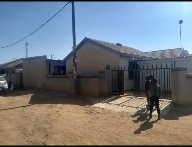2 BEDROOM HOUSE FOR SALE IN PALM RIDGE EXT 2